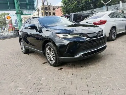2020 Toyota Harrier in black — photo 1 of 2