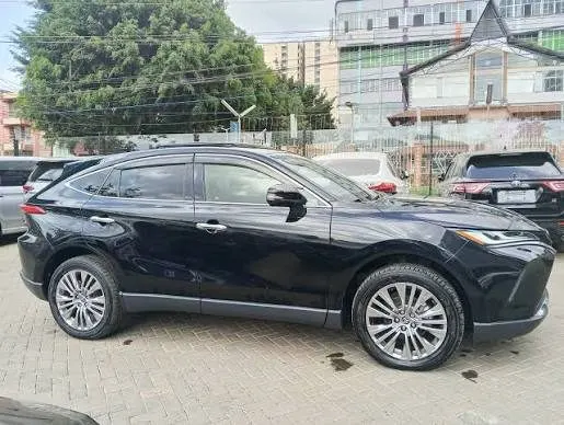 2020 Toyota Harrier in black — photo 2 of 2