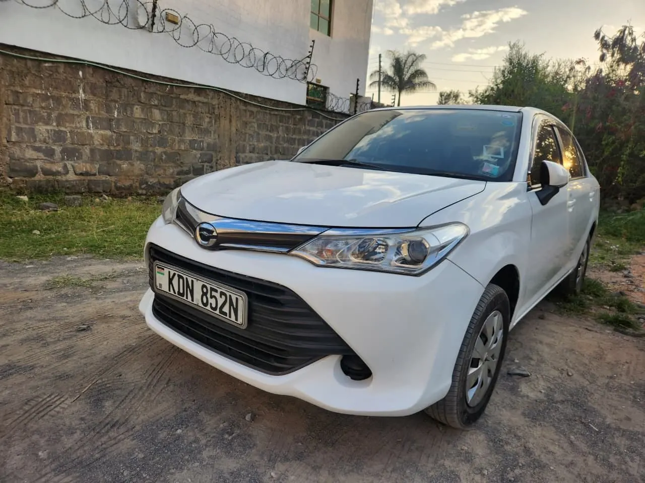 2020 Toyota Corolla Axio in white — photo 2 of 3